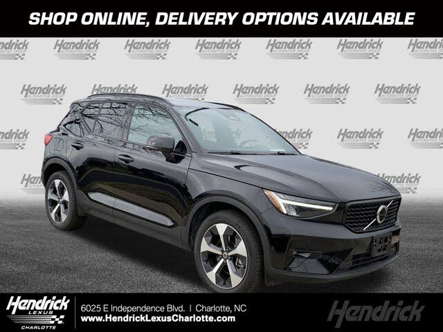 2025 Volvo XC40 B5 Plus Dark Theme AWD