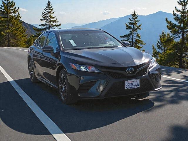2020 Toyota Camry SE FWD
