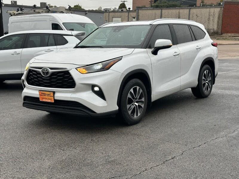 2023 Toyota Highlander XLE FWD