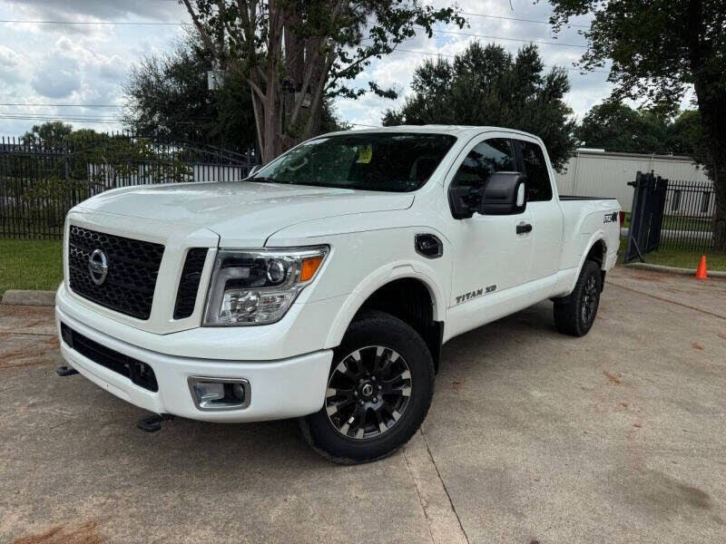 2017 Nissan Titan PRO-4X Crew Cab 4WD