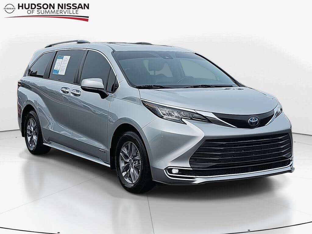 2021 Toyota Sienna XLE 7-Passenger FWD