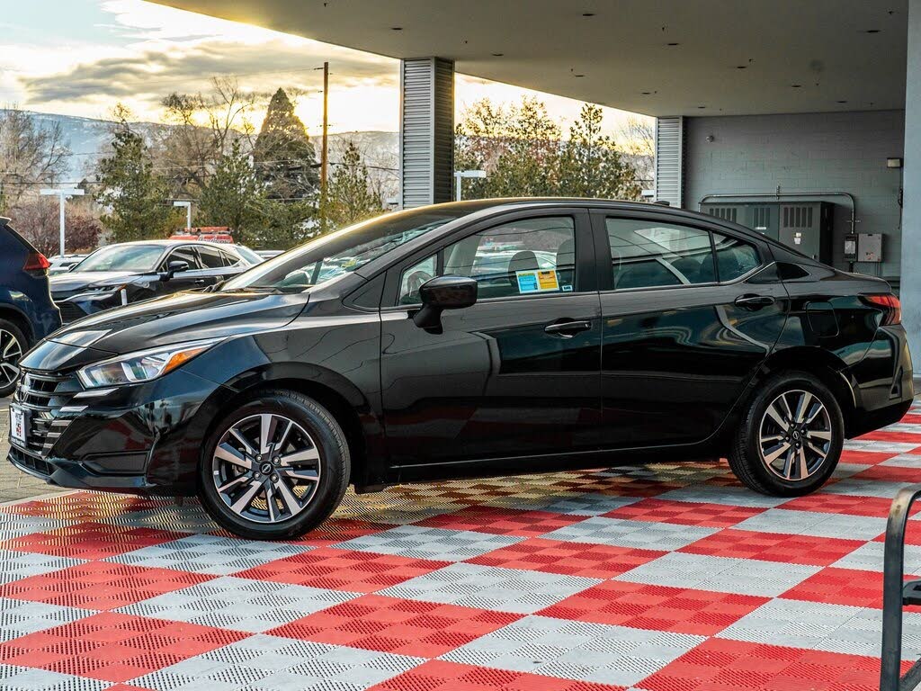 2023 Nissan Versa SV FWD