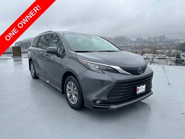 2025 Toyota Sienna XLE 7-Passenger FWD