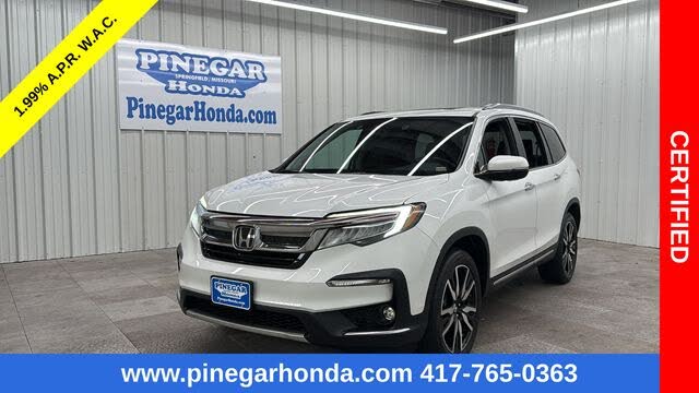 2020 Honda Pilot Touring FWD with Rear Captain's Chairs