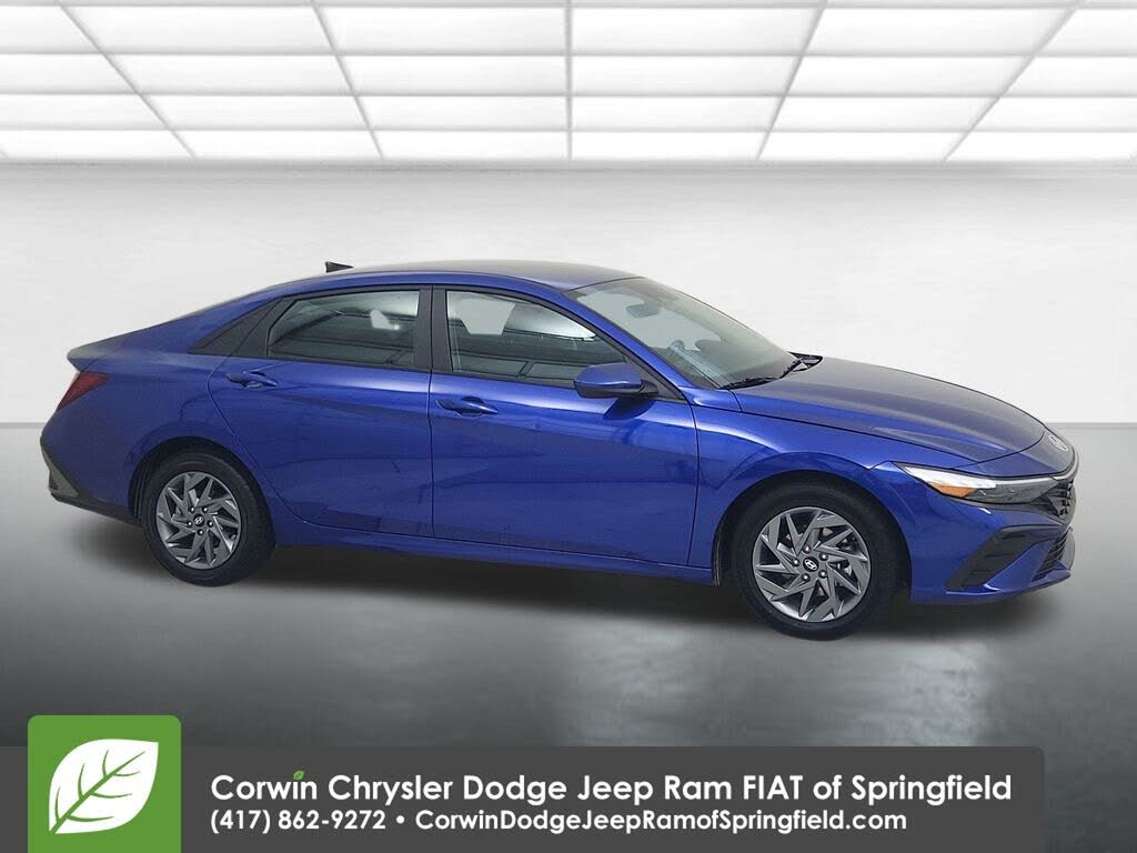 2024 Hyundai Elantra SEL FWD