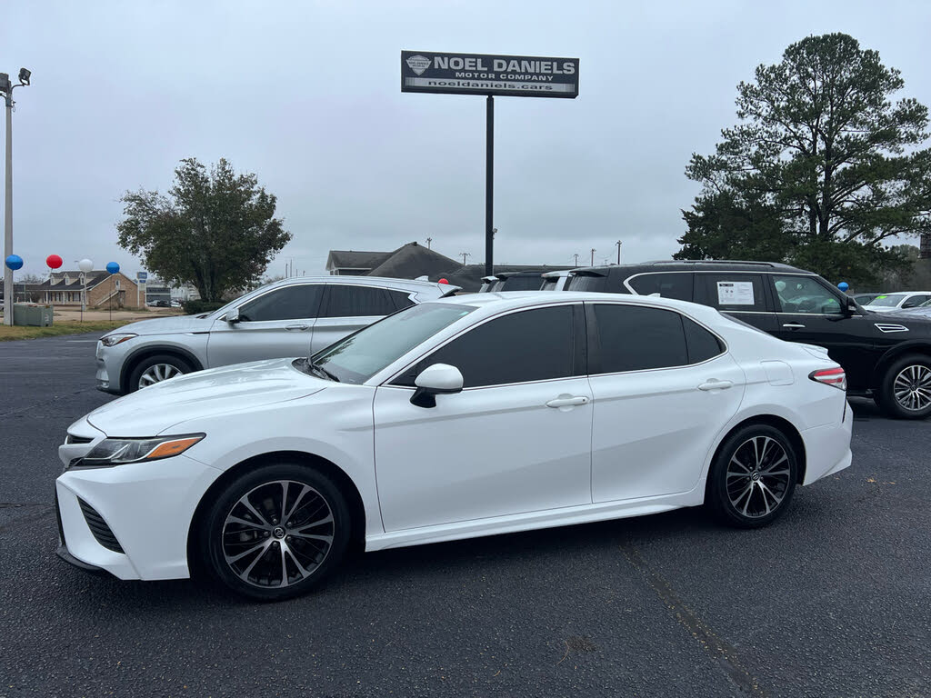 2020 Toyota Camry SE FWD