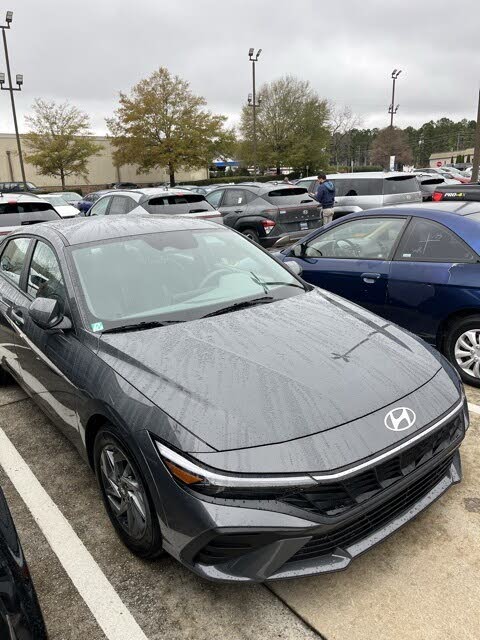 2024 Hyundai Elantra SEL FWD