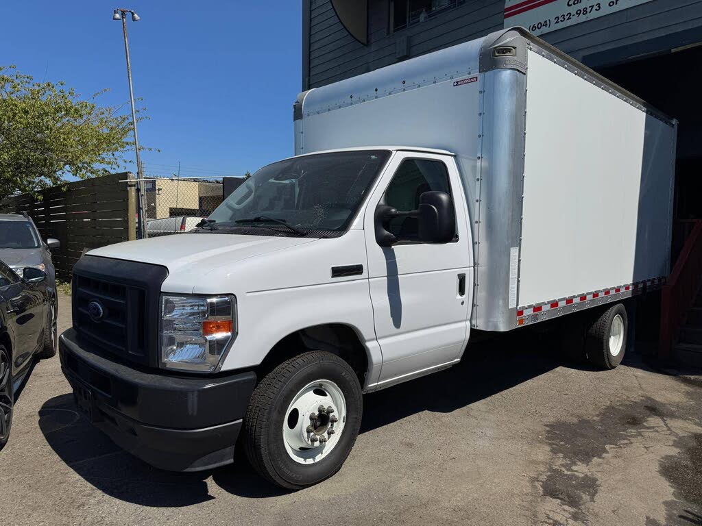 2022 Ford E-Series Chassis E-350 SD Cutaway SB RWD