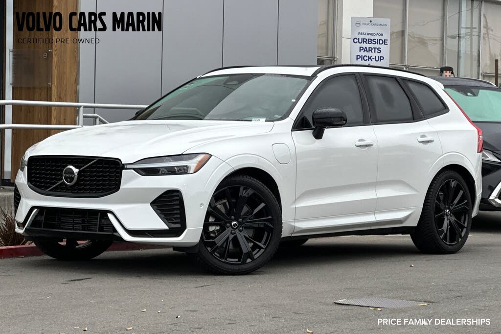 2023 Volvo XC60 Recharge T8 Ultimate Dark Theme eAWD