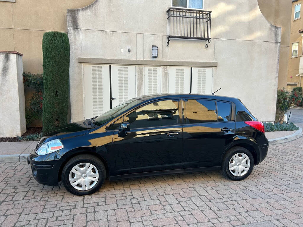 2012 Nissan Versa 1.8 S Hatchback
