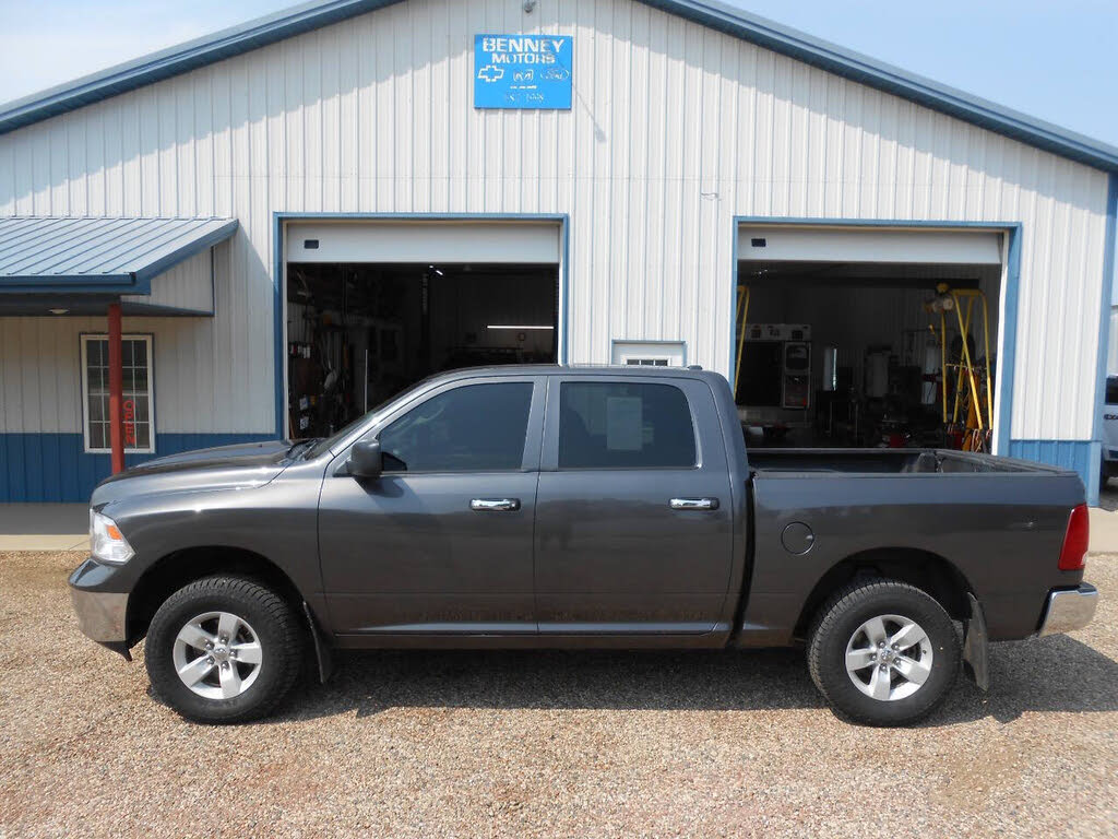2016 RAM 1500 SLT Crew Cab 4WD