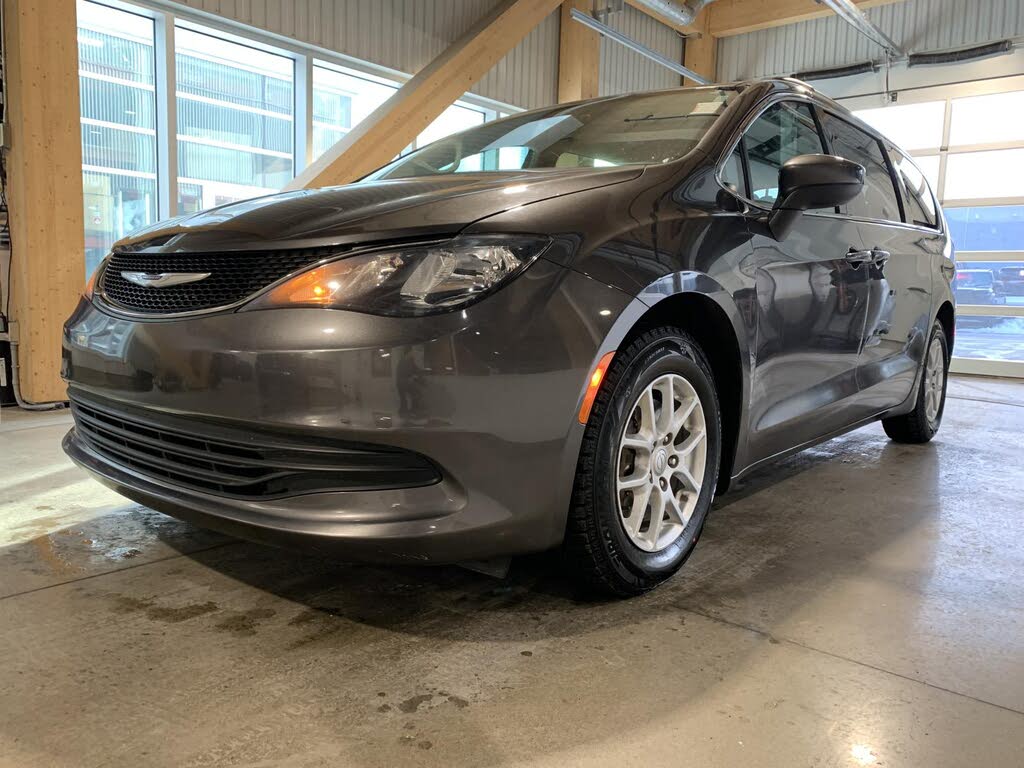 Chrysler Pacifica Touring FWD 2019
