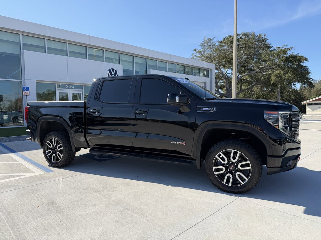 2022 GMC Sierra 1500 AT4 Crew Cab 4WD