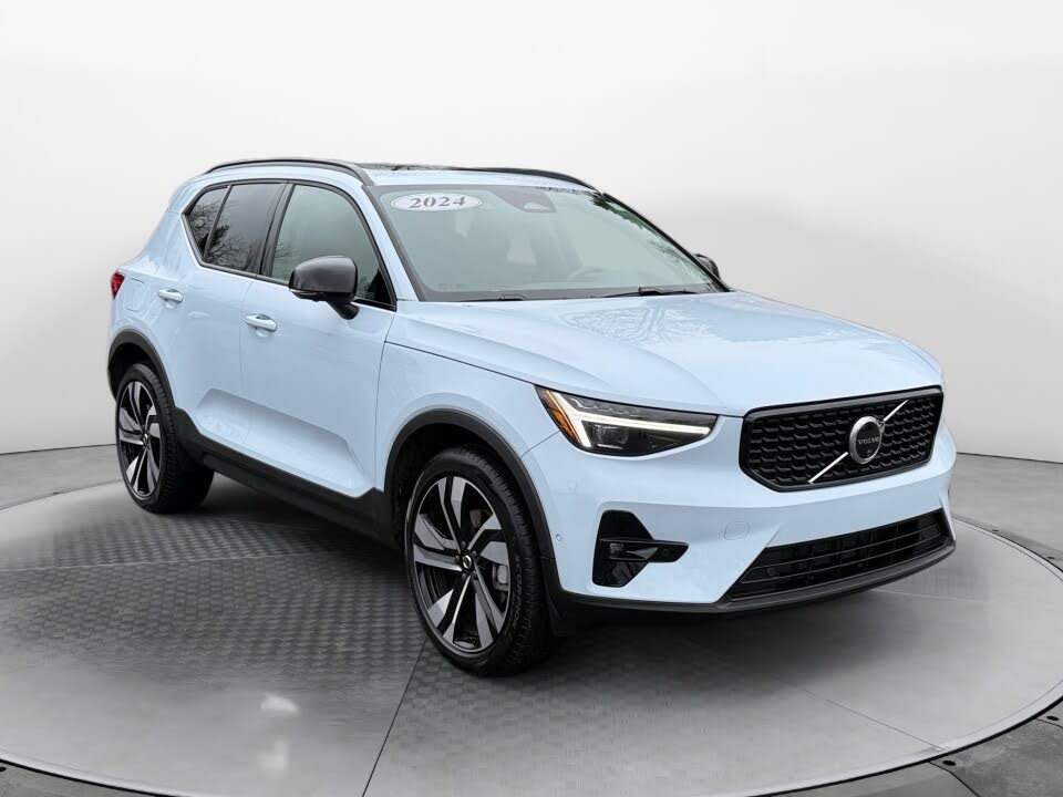 2024 Volvo XC40 B5 Ultimate Dark Theme AWD