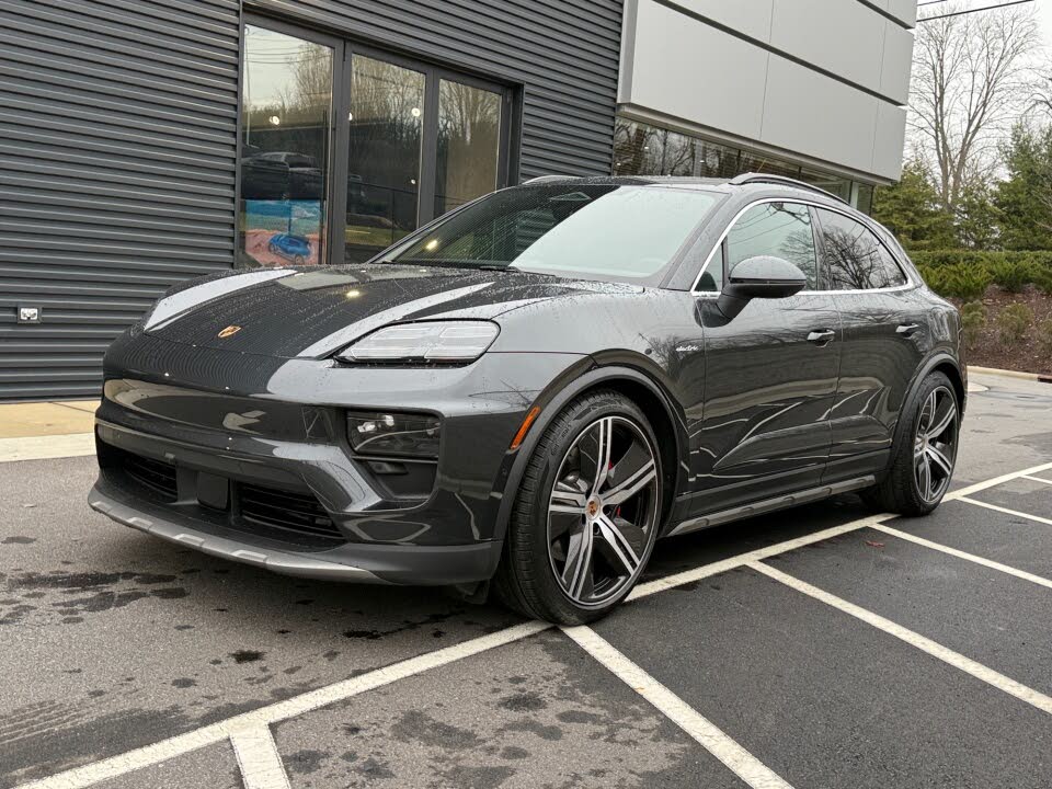 2025 Porsche Macan AWD