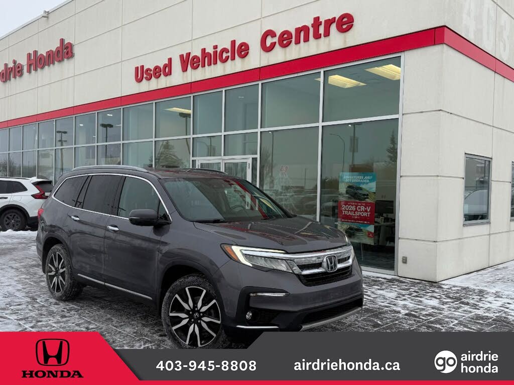 2020 Honda Pilot Touring AWD with Rear Captain's Chairs