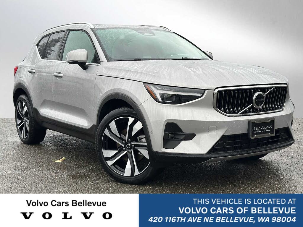 2025 Volvo XC40 B5 Plus Bright Theme AWD