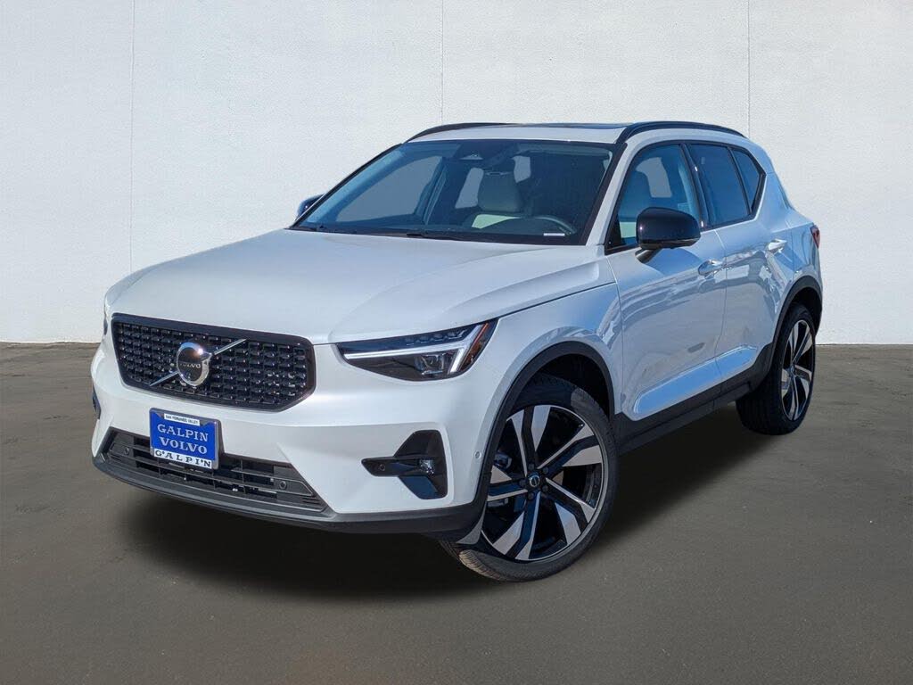 2026 Volvo XC40 B4 Plus FWD