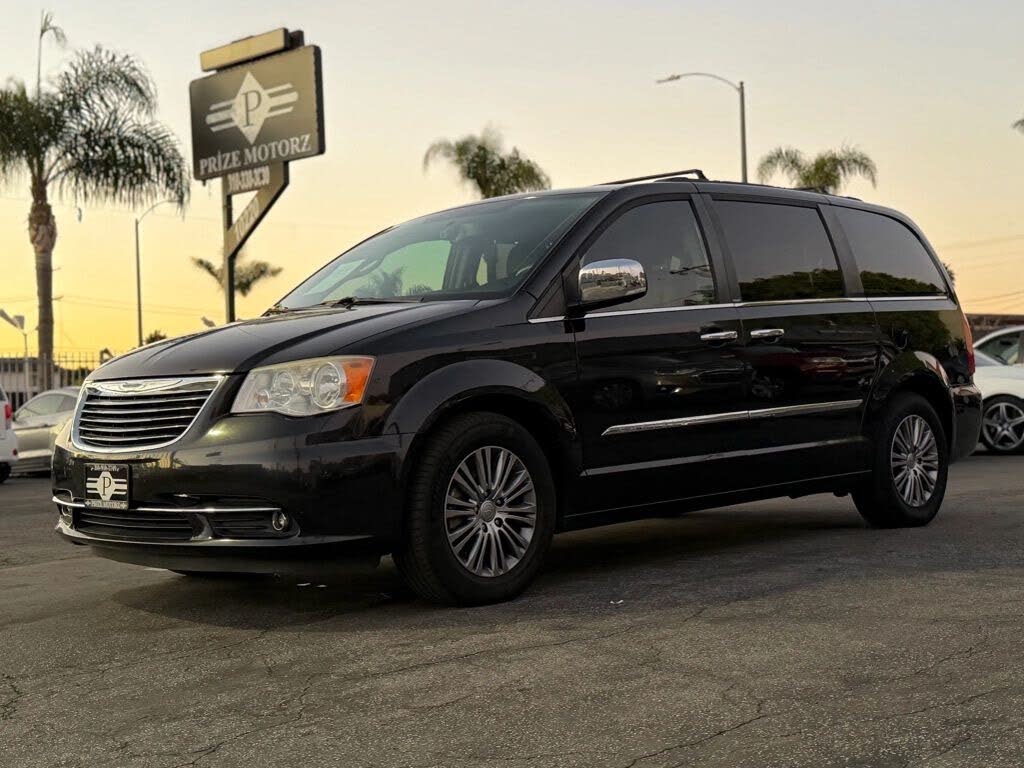 2014 Chrysler Town & Country Touring-L FWD