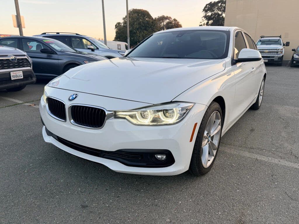 2018 BMW 3 Series 320i Sedan RWD
