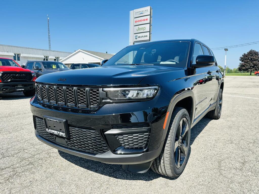 2025 Jeep Grand Cherokee Altitude 4WD
