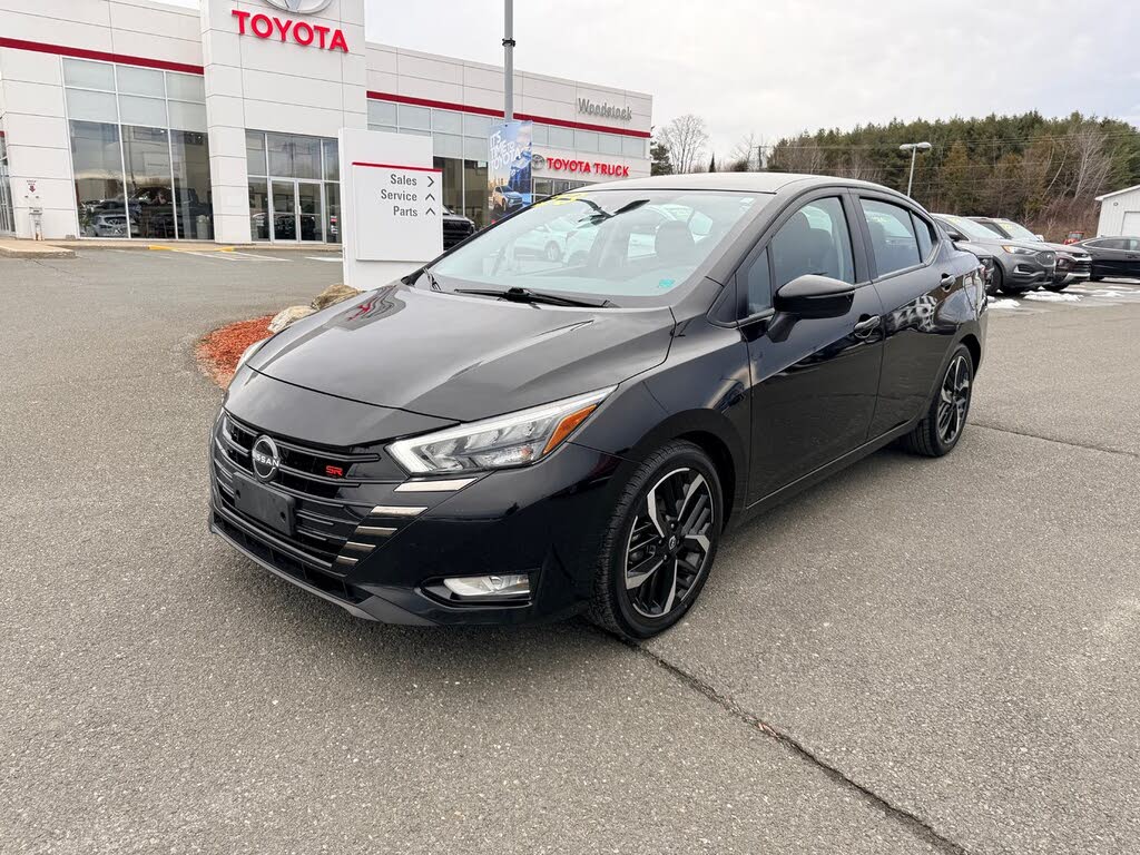 2023 Nissan Versa SR FWD
