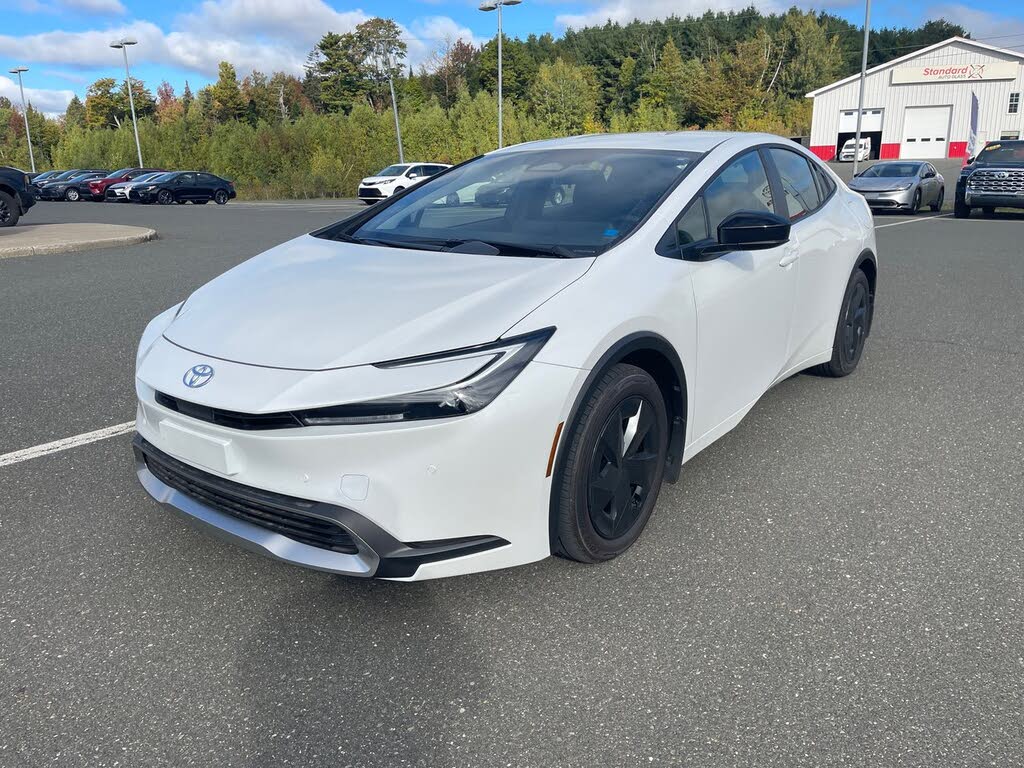 2025 Toyota Prius Plug-In Hybrid SE FWD