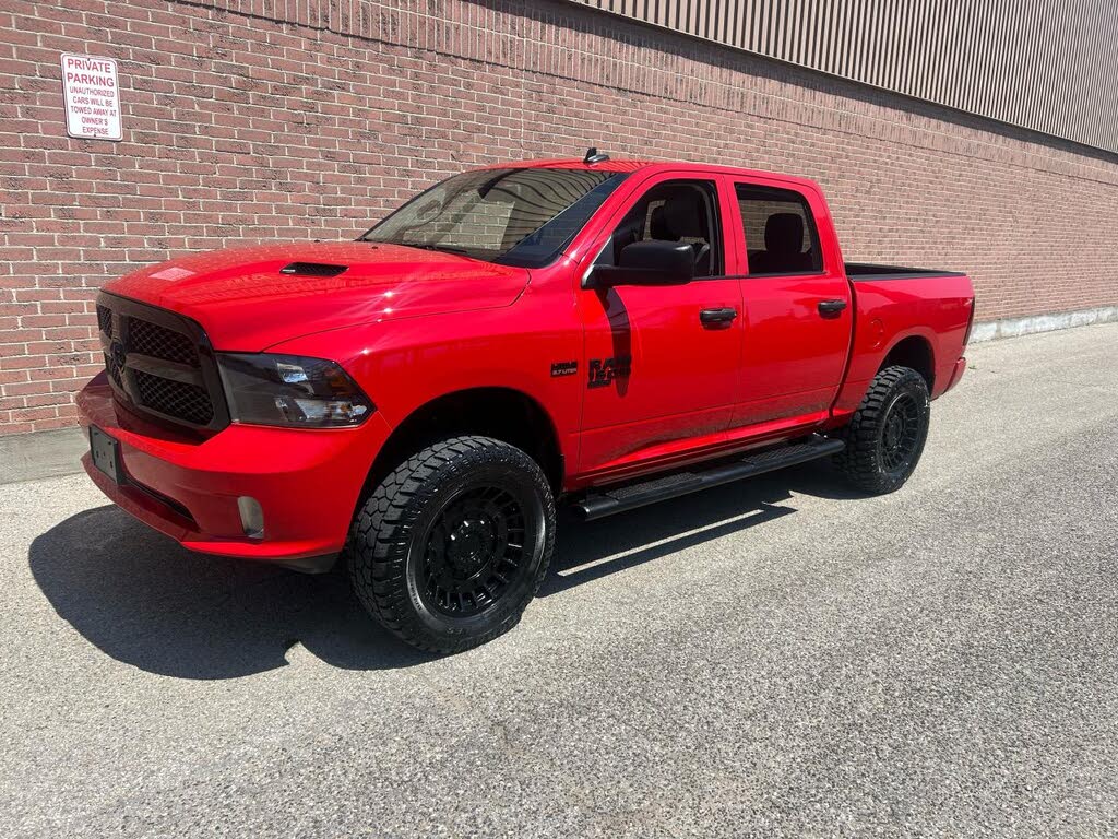 RAM 1500 Classic Express Crew Cab 4WD 2022
