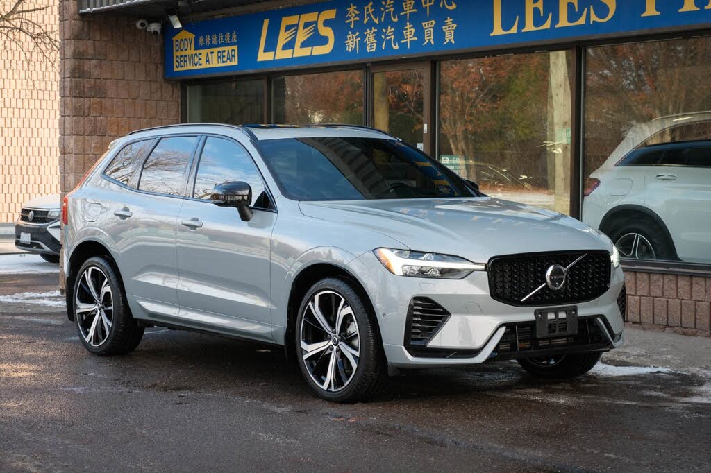 2024 Volvo XC60 Recharge T8 Ultimate Dark Theme eAWD