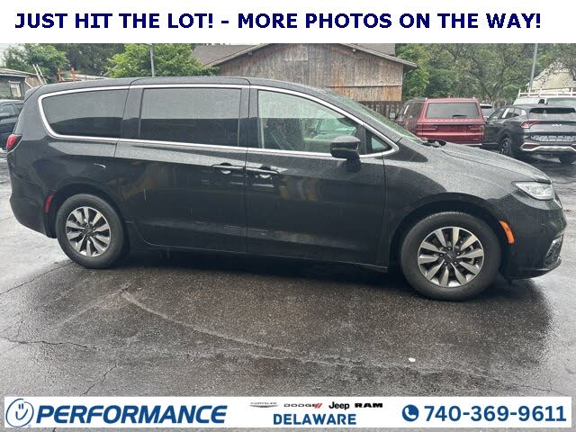 2023 Chrysler Pacifica Hybrid Touring L FWD