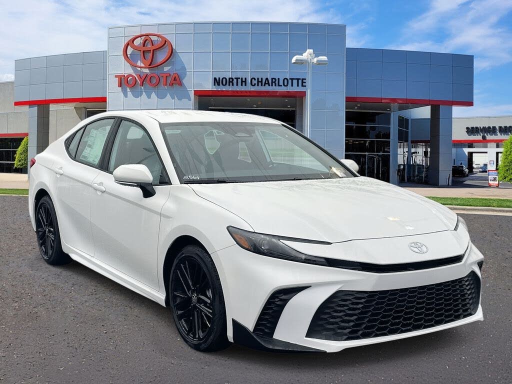 2026 Toyota Camry SE FWD