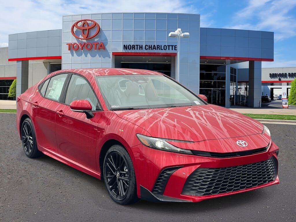 2026 Toyota Camry SE FWD