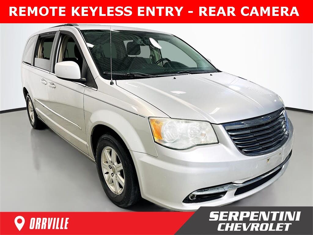 2012 Chrysler Town & Country Touring FWD