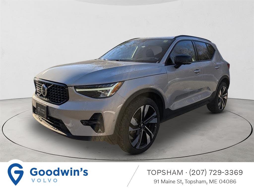 2025 Volvo XC40 B5 Plus Dark Theme AWD