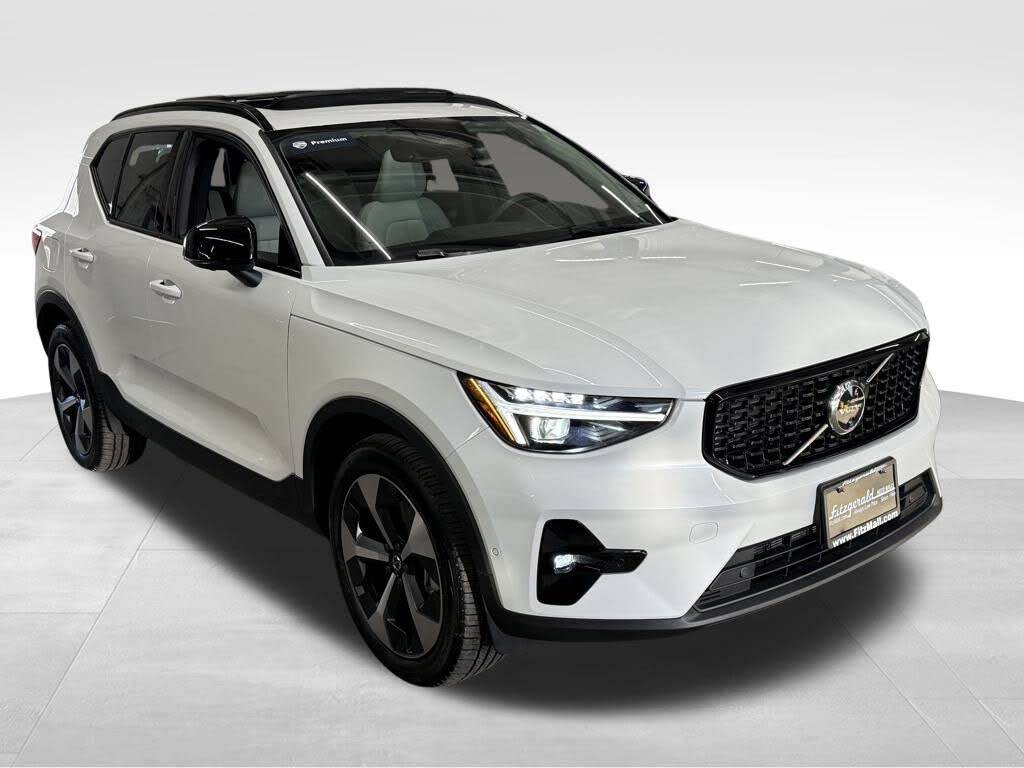 2025 Volvo XC40 B5 Plus Dark Theme AWD