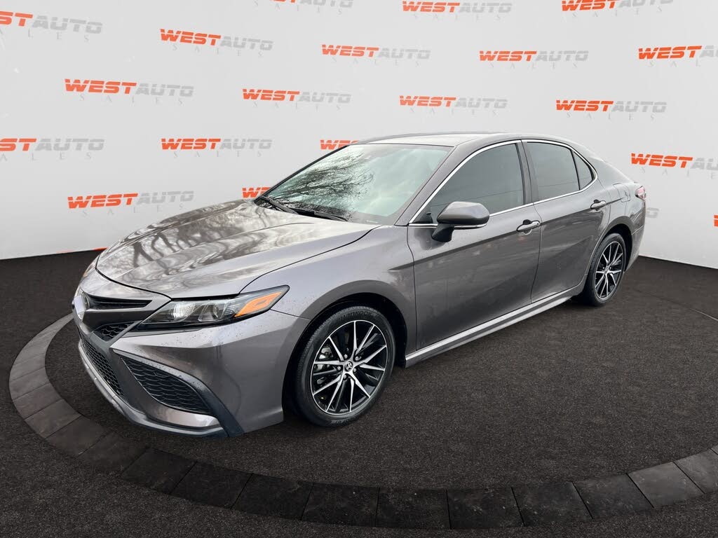 2024 Toyota Camry SE FWD