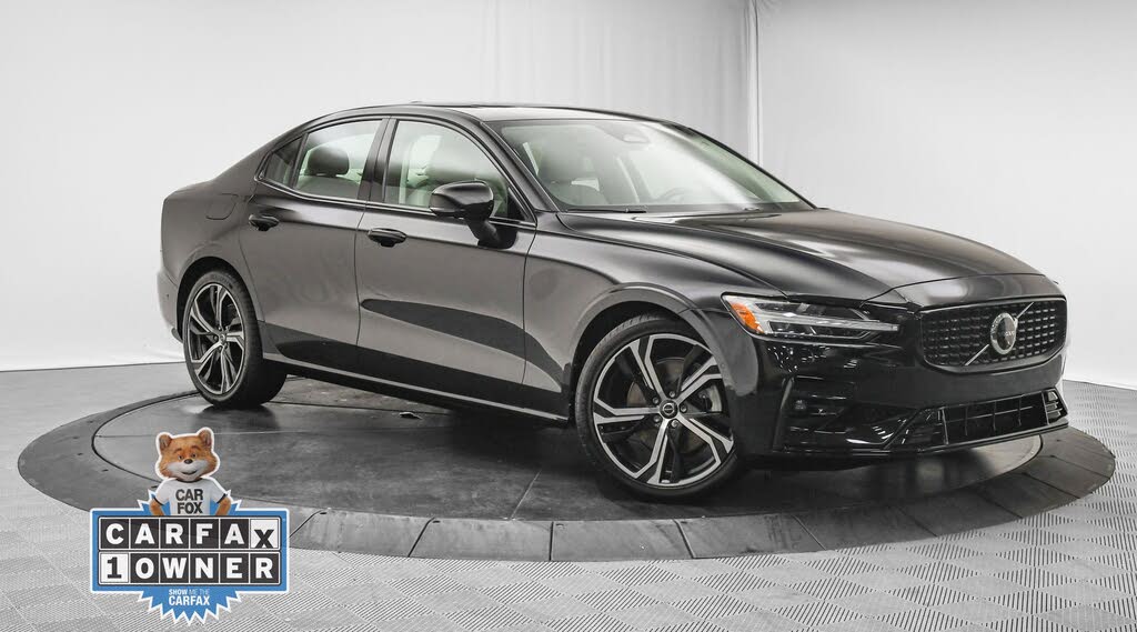 2024 Volvo S60 B5 Plus Dark Theme AWD