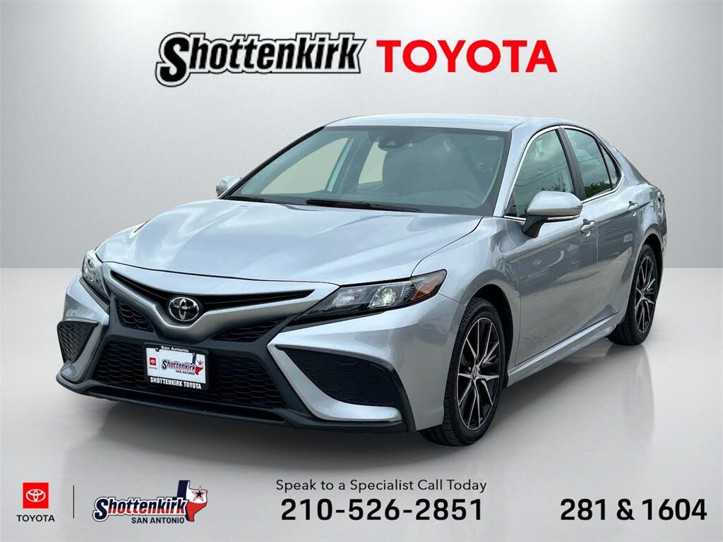 2024 Toyota Camry SE FWD