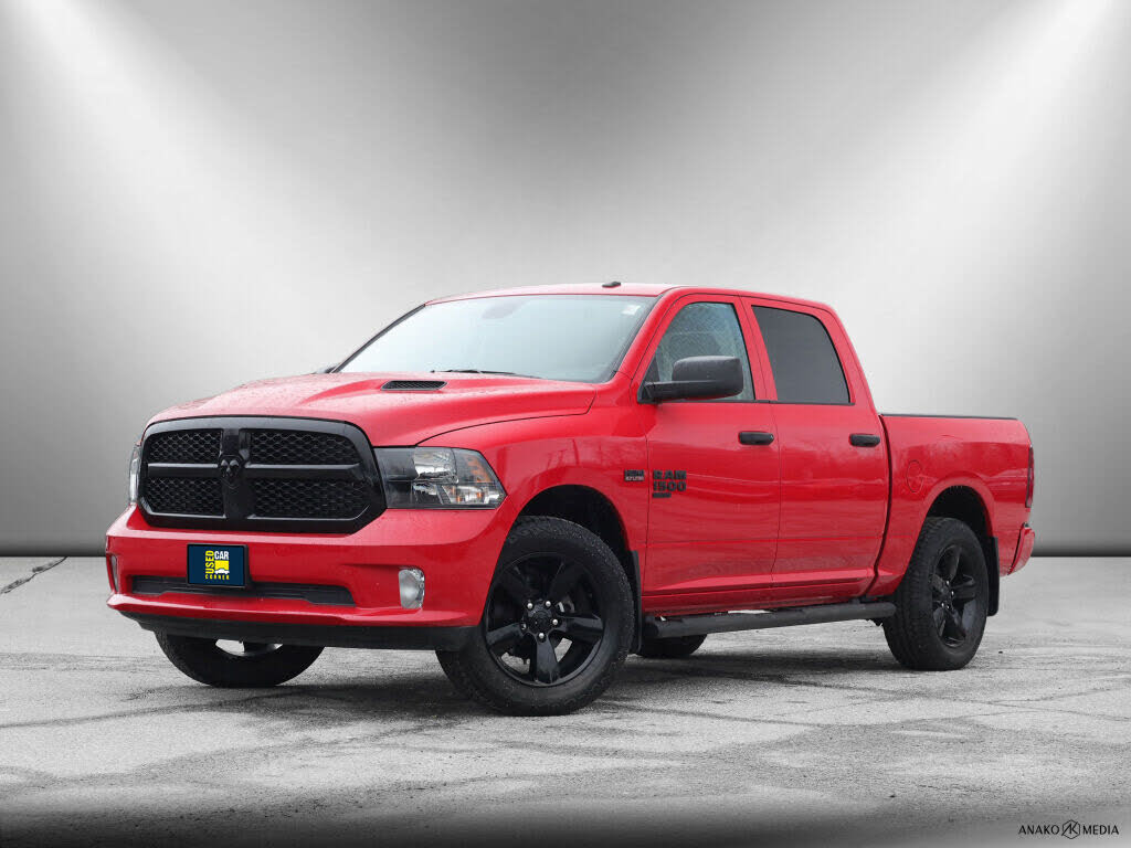 RAM 1500 Classic Express Crew Cab 4WD 2023