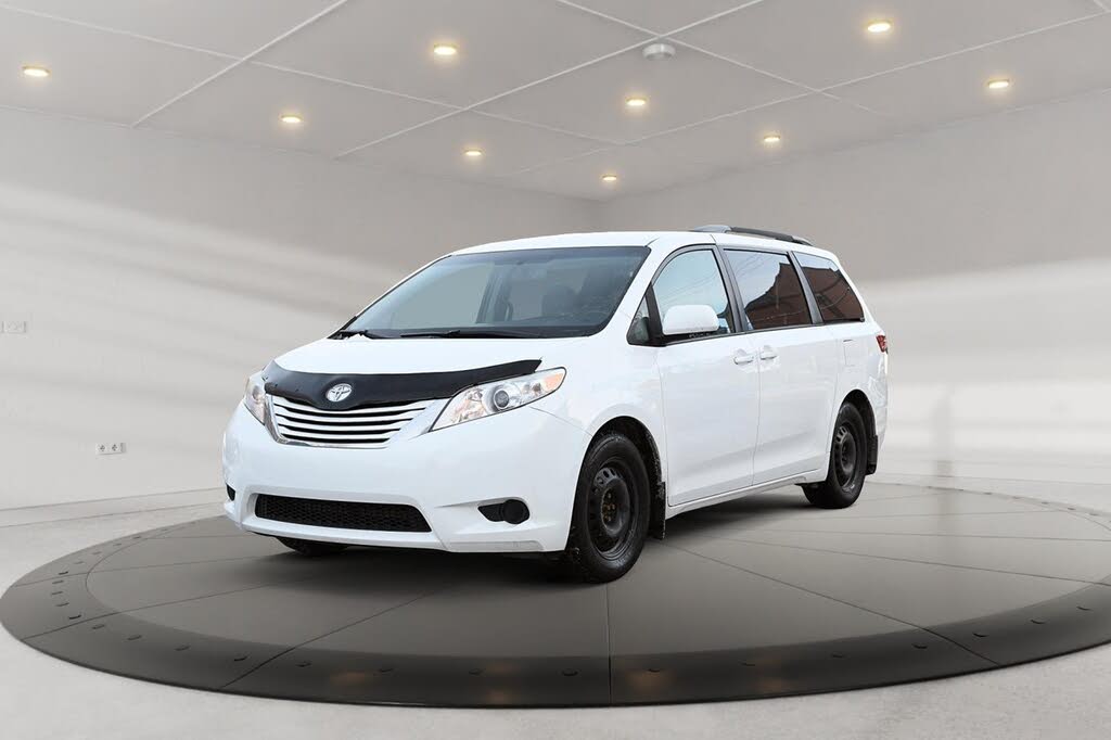 2017 Toyota Sienna LE 7-Passenger Auto Access Seat FWD