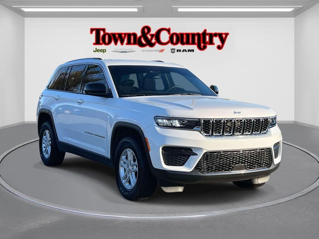 2023 Jeep Grand Cherokee Laredo 4WD