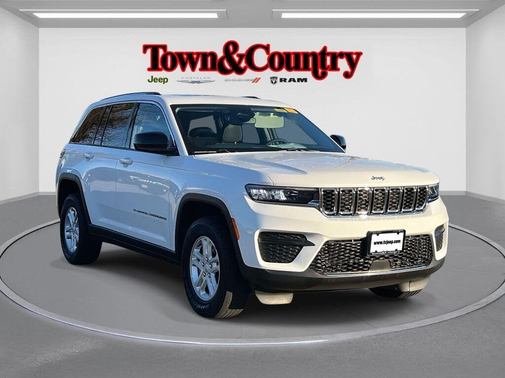 2023 Jeep Grand Cherokee Laredo 4WD
