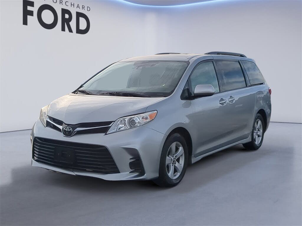 2019 Toyota Sienna LE 7-Passenger FWD with Auto-Access Seat