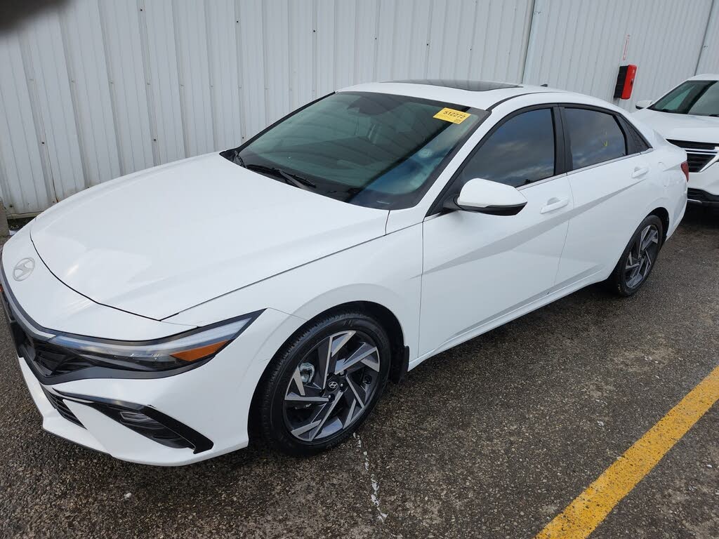 2024 Hyundai Elantra Luxury FWD