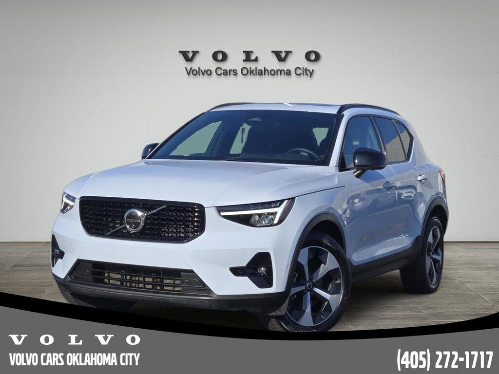 2025 Volvo XC40 B5 Plus Dark Theme AWD