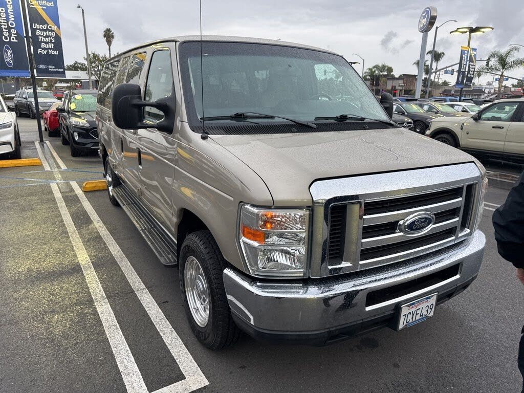 2013 Ford E-Series E-350 XLT Super Duty Passenger Van