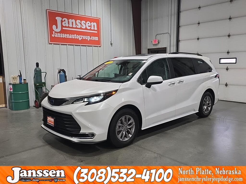 2024 Toyota Sienna XLE 7-Passenger FWD