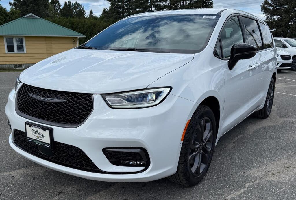 2026 Chrysler Pacifica Select AWD