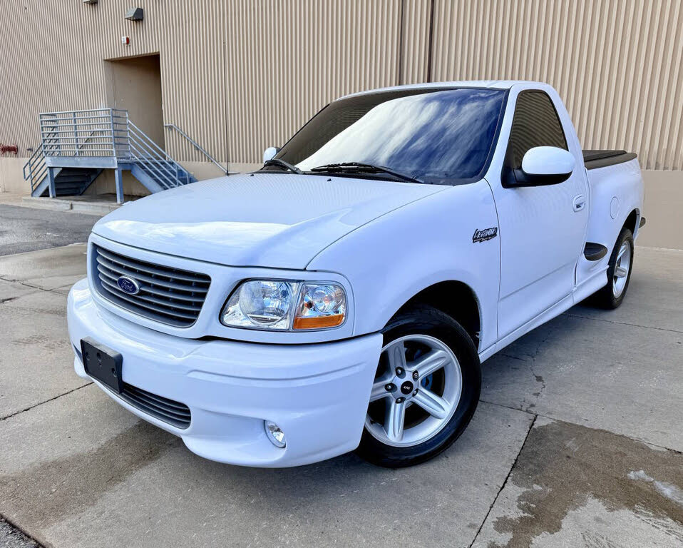 2003 Ford F-150 SVT Lightning 2 Dr Supercharged Standard Cab Stepside SB