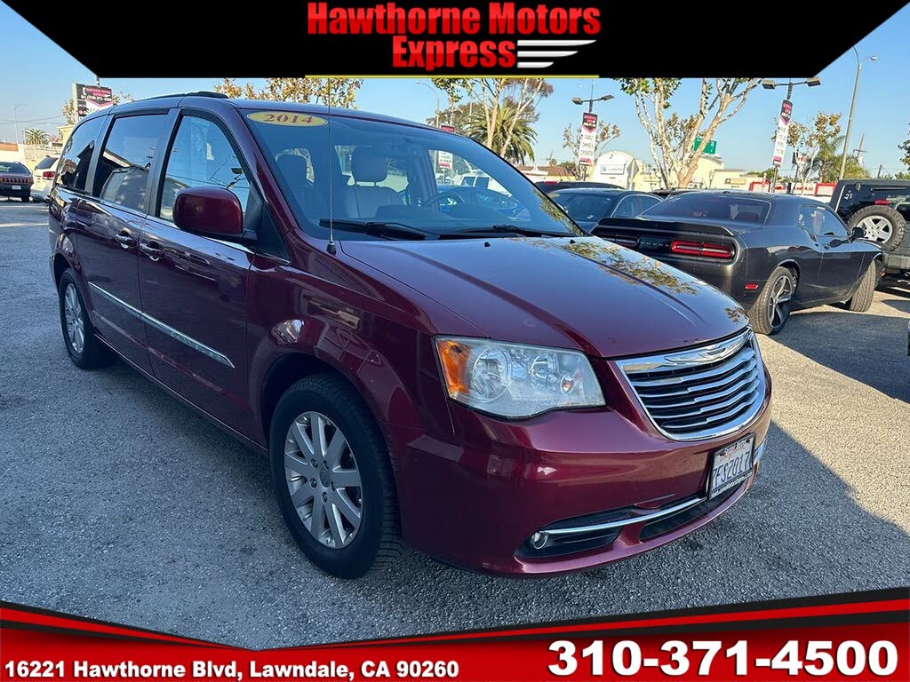 2014 Chrysler Town & Country Touring FWD